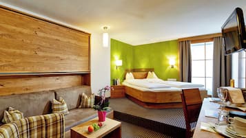 Comfort Room, Balcony | Hypo-allergenic bedding, in-room safe, soundproofing, free WiFi