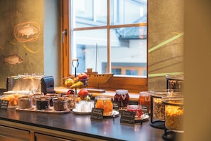 Daily buffet breakfast (EUR 17.5 per person) - Fish'Inn Zell - Hotel Fischerwirt (Zell am See)