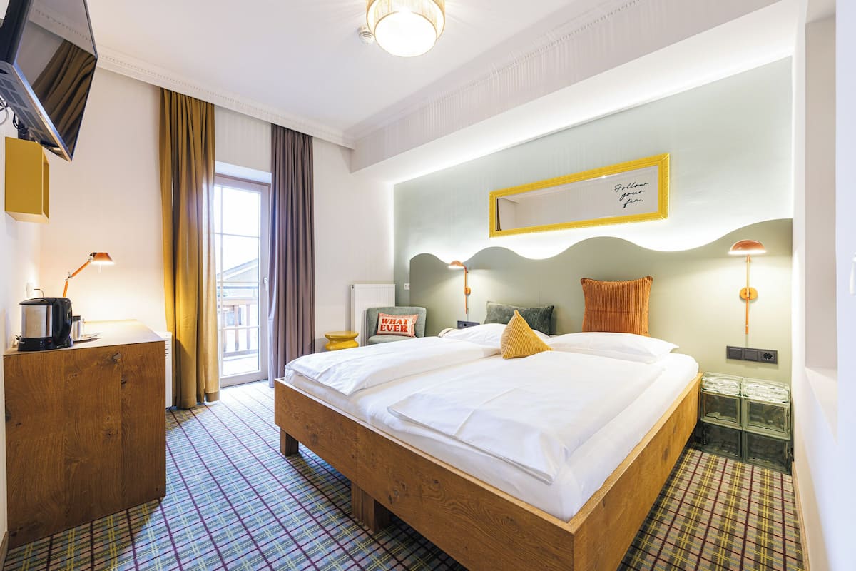 Classic Double Room, Balcony | Hypo-allergenic bedding, in-room safe, soundproofing, free WiFi