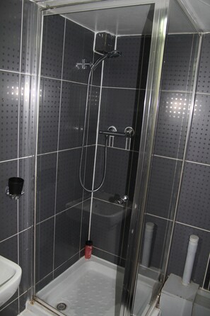 Badkamer met douche
