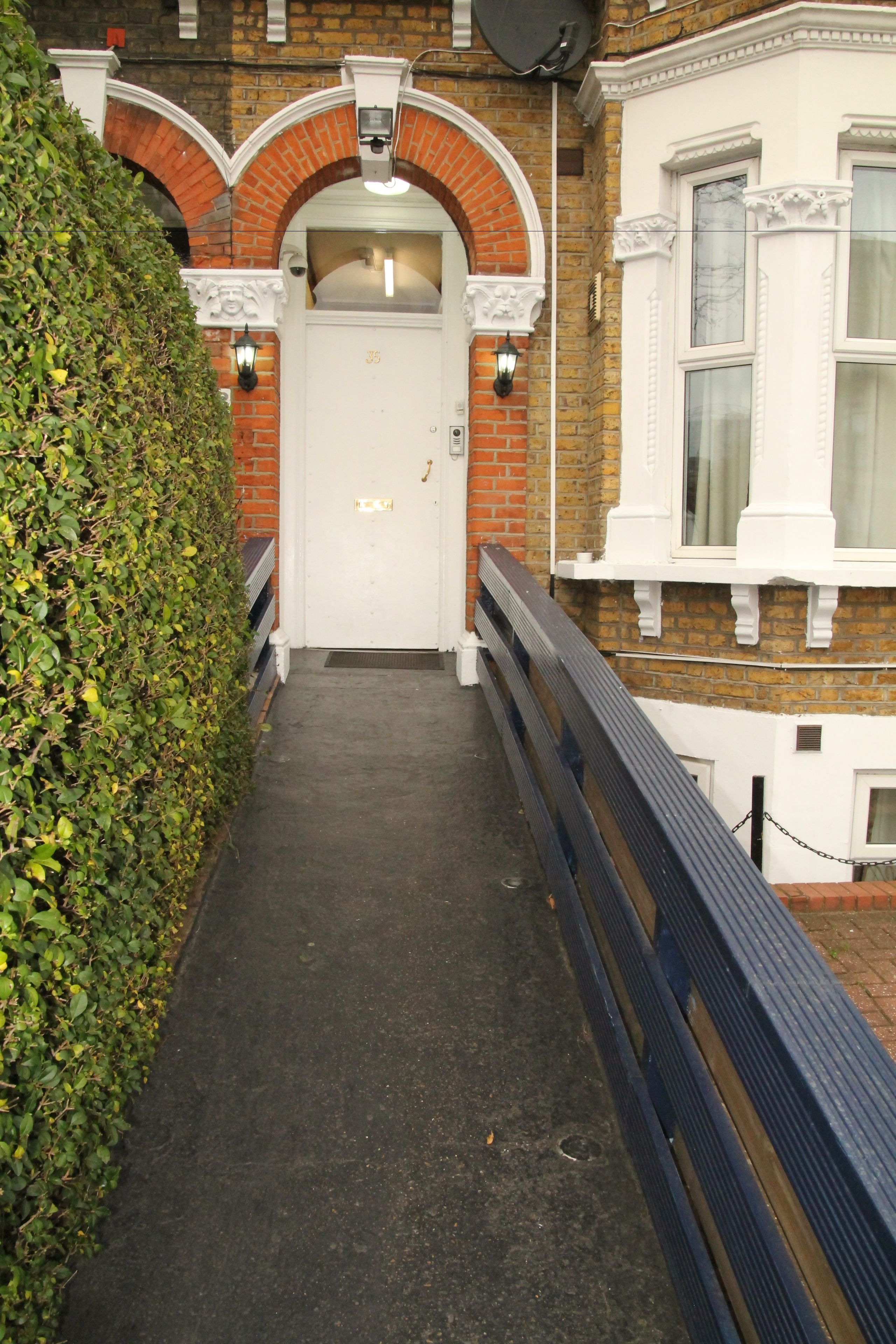 Fachada de la propiedad