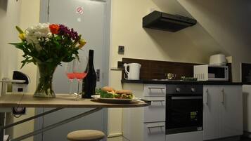 Coffee/tea maker, electric kettle