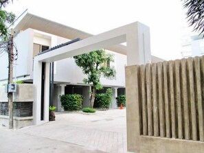 Property entrance - 189 Resort (Samut Prakan)