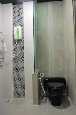 Bathroom shower - 189 Resort (Samut Prakan)