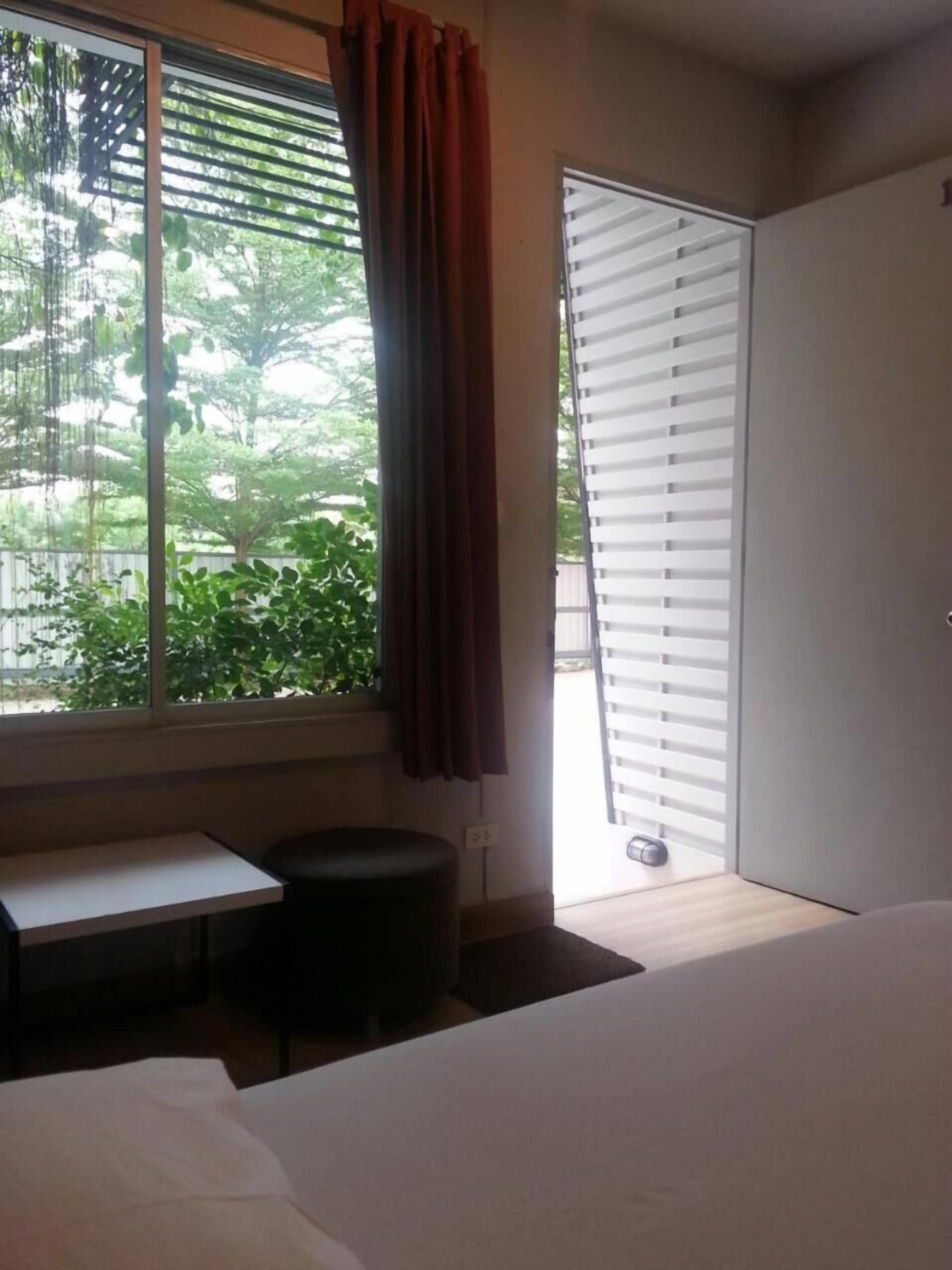 Desk, blackout drapes, free WiFi