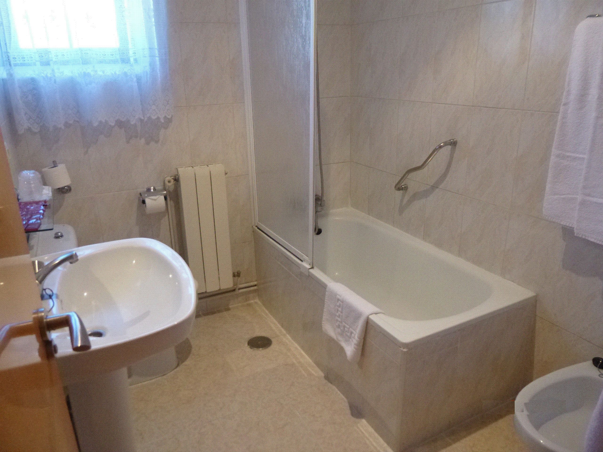 standard double room | bathroom | bathtub, free toiletries, hair dryer, bidet