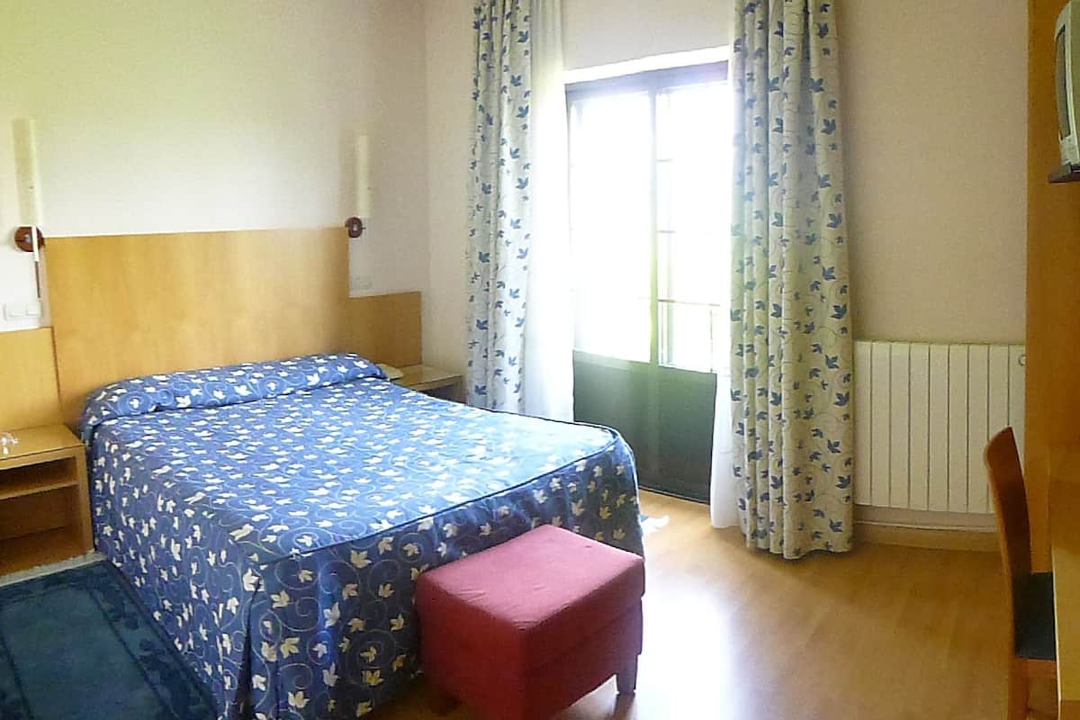 economy double room | in-room safe, desk, blackout curtains, free cots/infant beds