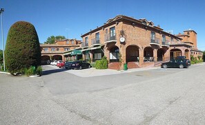Front of property - Hotel Alisa (Lerma)