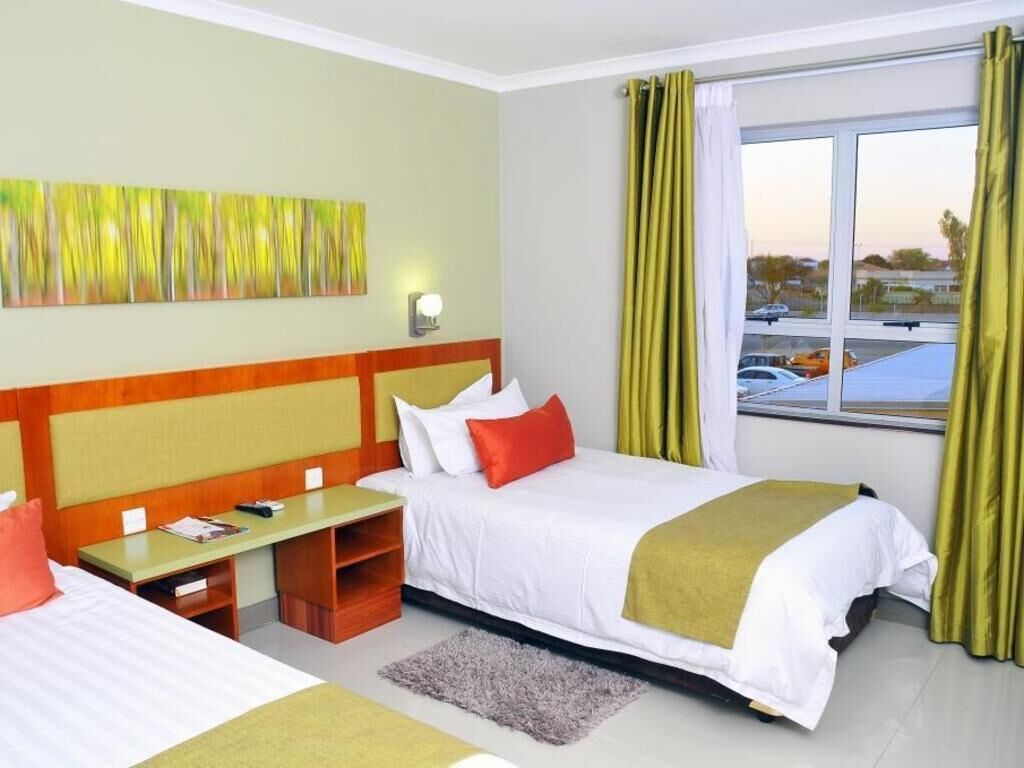 Minibar, in-room safe, desk, free WiFi