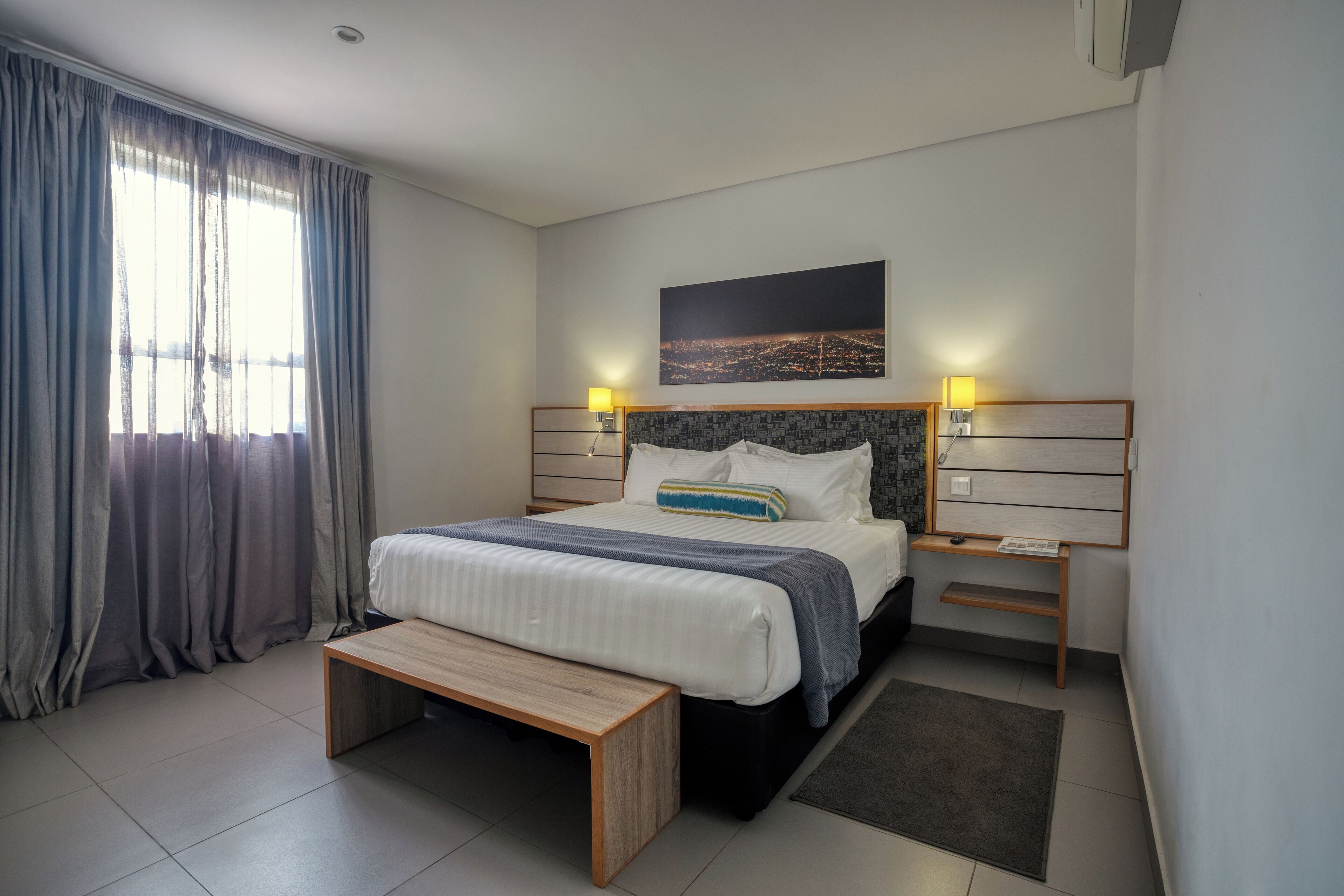 Minibar, Zimmersafe, Schreibtisch, kostenloses WLAN