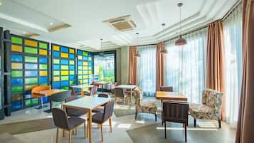 Desayuno buffet (USD 5 por persona)