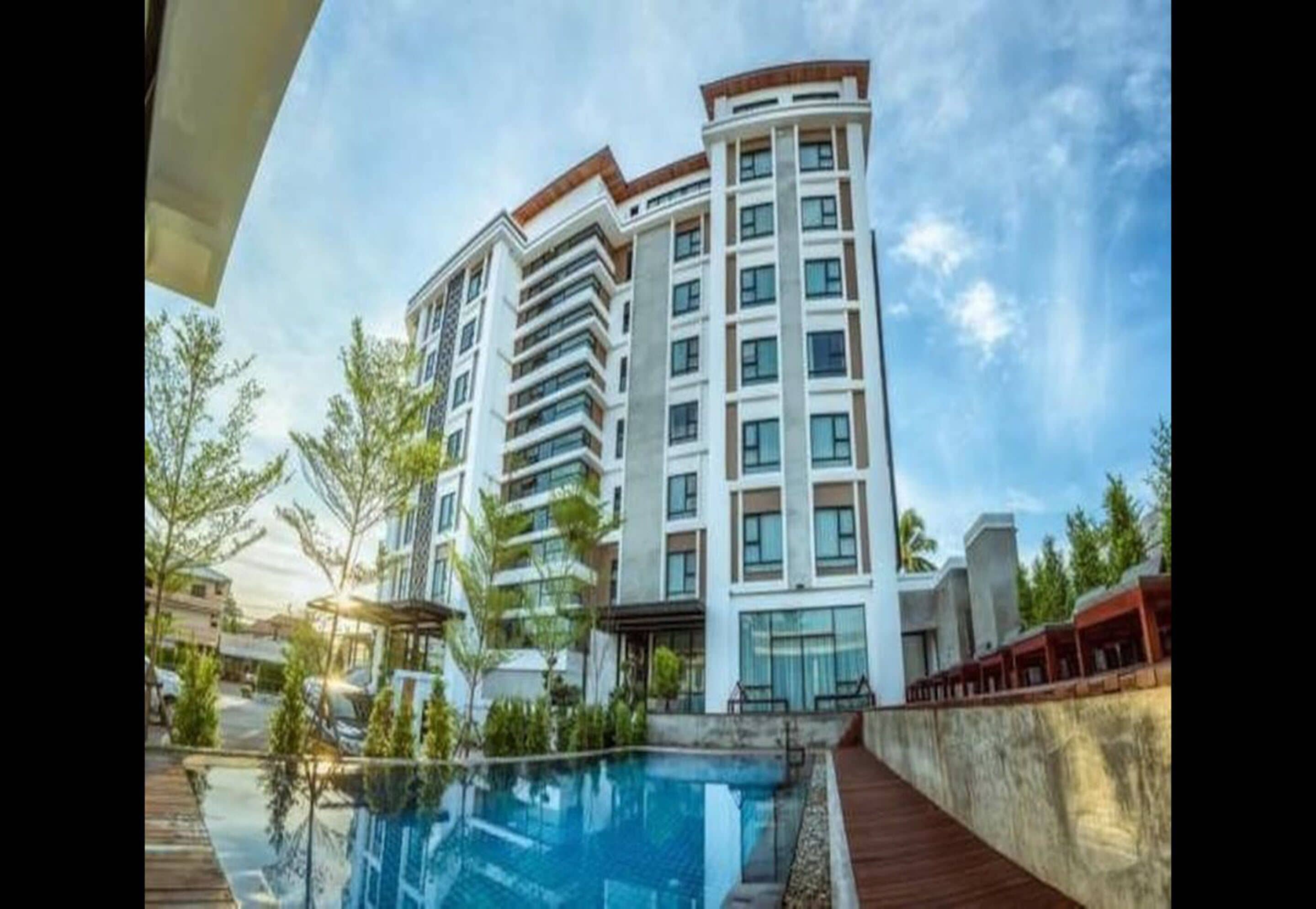 outdoor pool, pool loungers