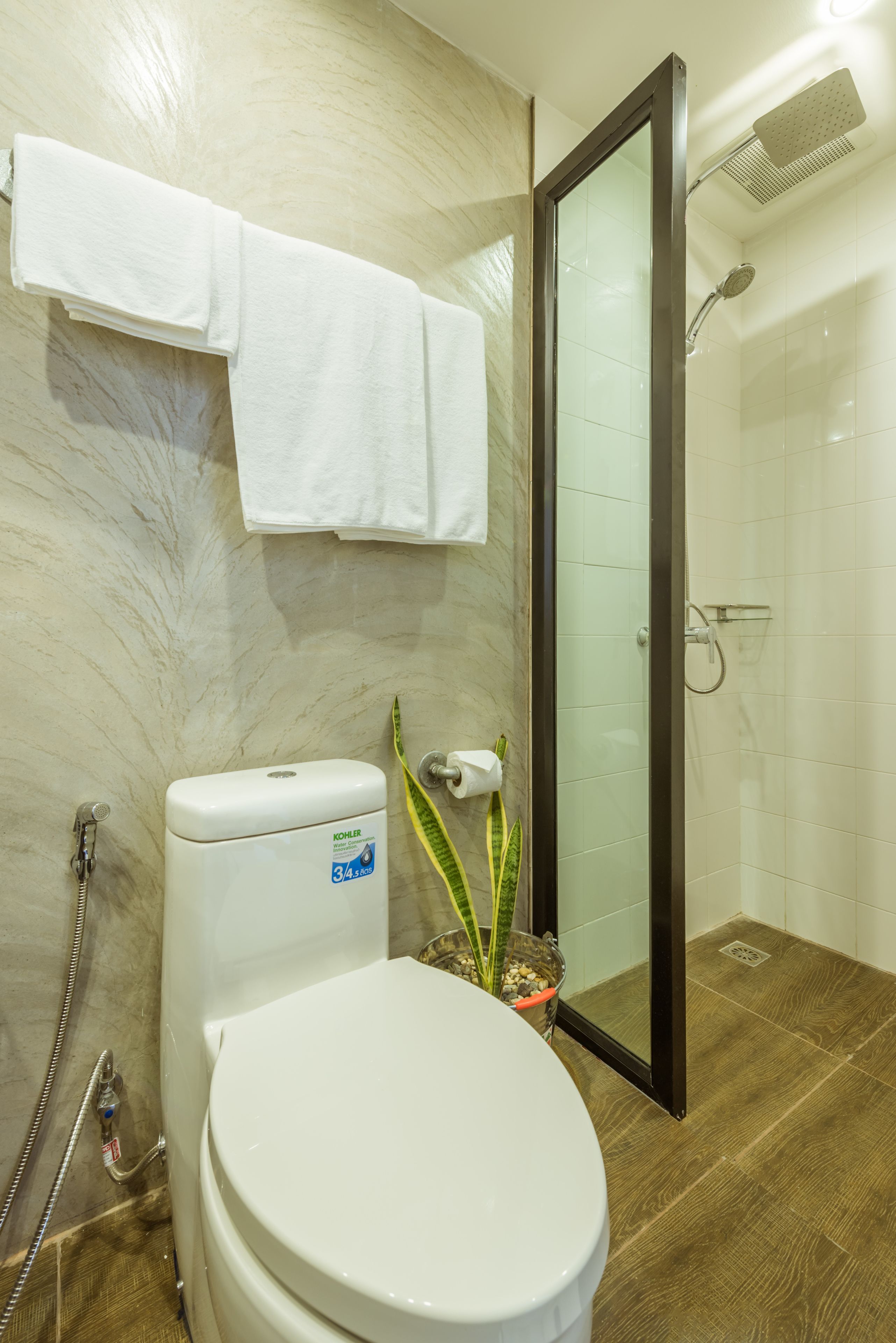 deluxe twin | bathroom | combined shower/bathtub, rainfall showerhead, free toiletries