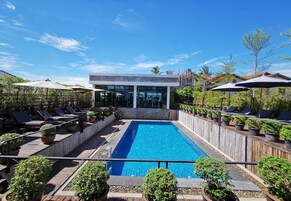 Outdoor pool, pool loungers