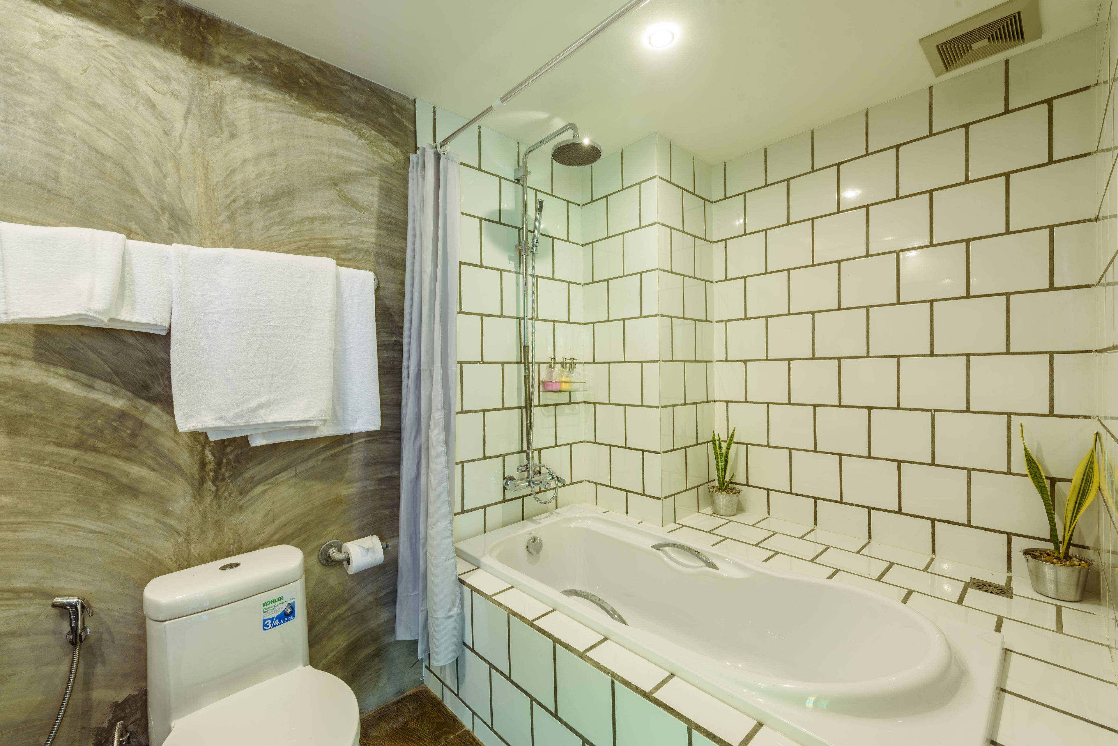 junior suite | minibar, in-room safe, desk, blackout curtains