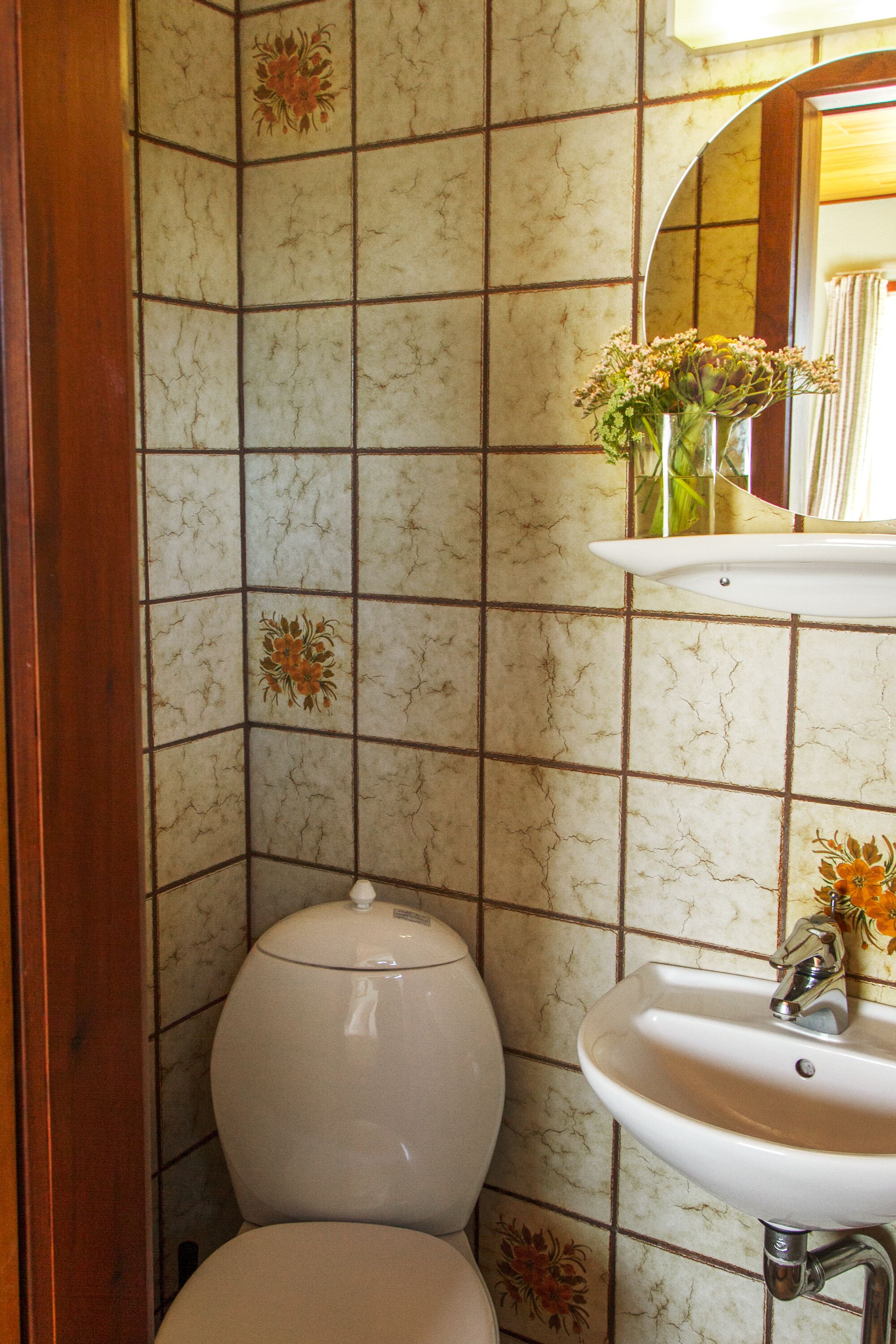 economy double room, private small bathroom | bathroom | free toiletries, towels, soap, shampoo