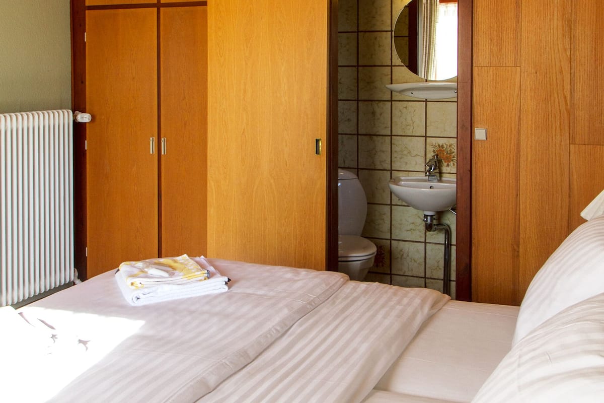 economy double room, private small bathroom | individually decorated, individually furnished, iron/ironing board