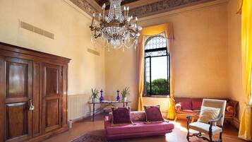 Superior Suite, Terrace, Garden View | Blackout curtains, free WiFi, bed sheets