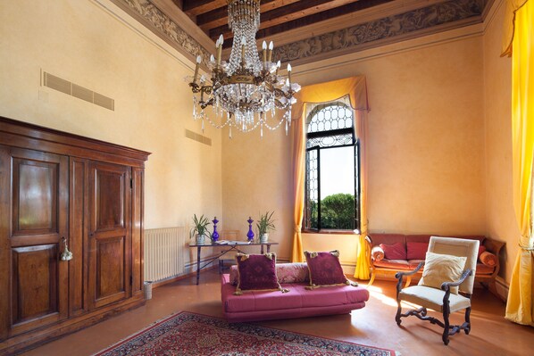 Suíte superior, terraço, vista para o jardim | Cortinas blackout, Wi-Fi de cortesia, roupa de cama