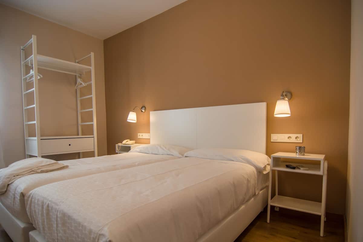 Basic Double Room | In-room safe, desk, blackout drapes, free WiFi