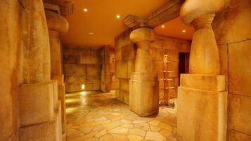 Sauna, hot tub, steam room, Turkish bath/hammam, hot stone massages