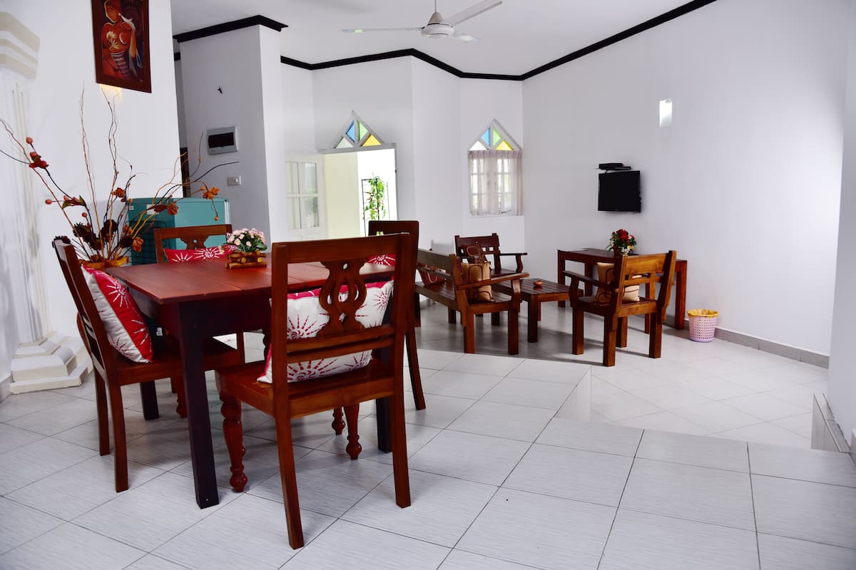 Villa Luxe, 2 chambres, vue jardin | Salle de séjour