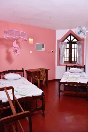 Coffres-forts dans les chambres, bureau, rideaux occultants