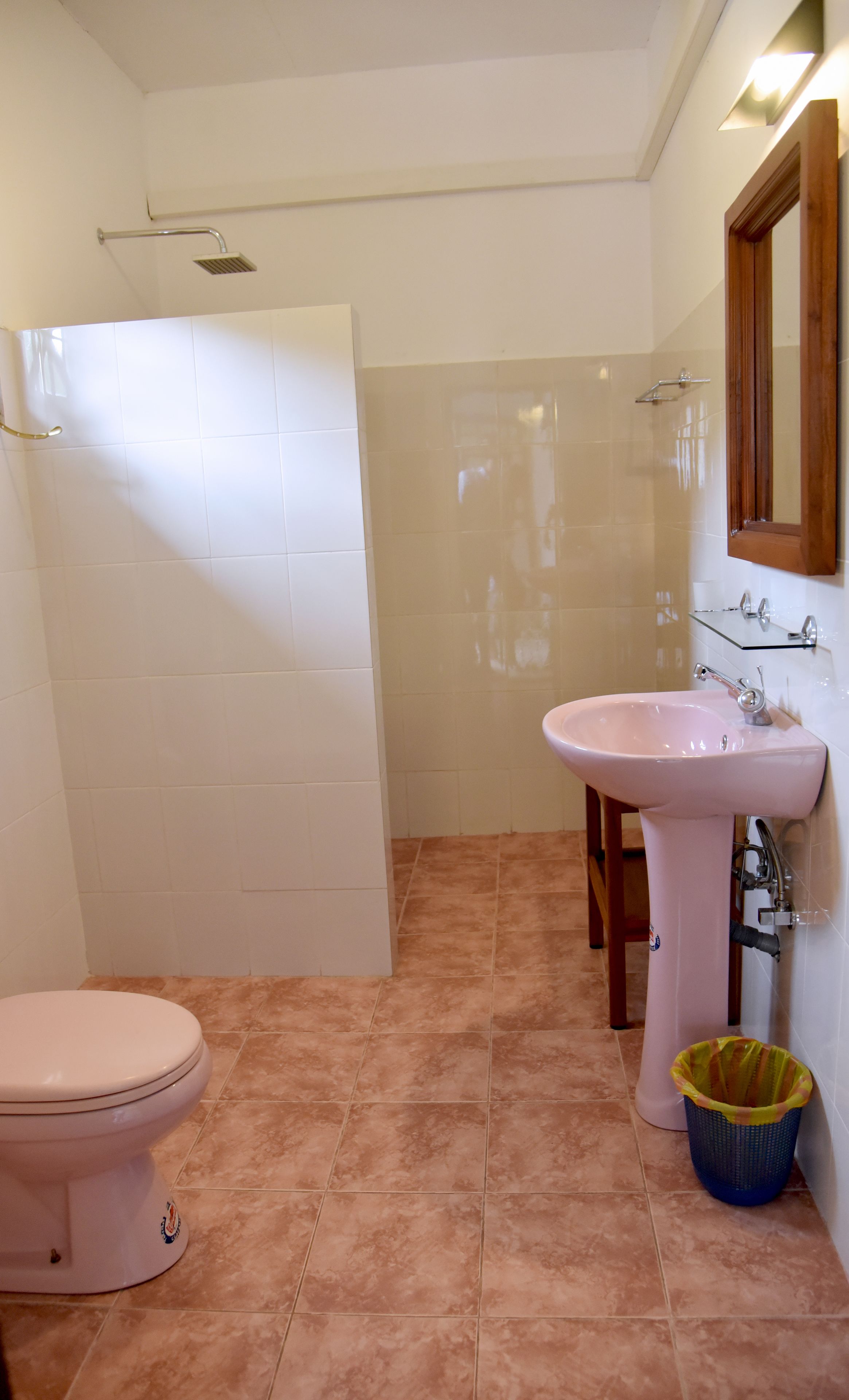 luxury triple room, 1 bedroom, partial sea view | bathroom | hydromassage showerhead, free toiletries, towels