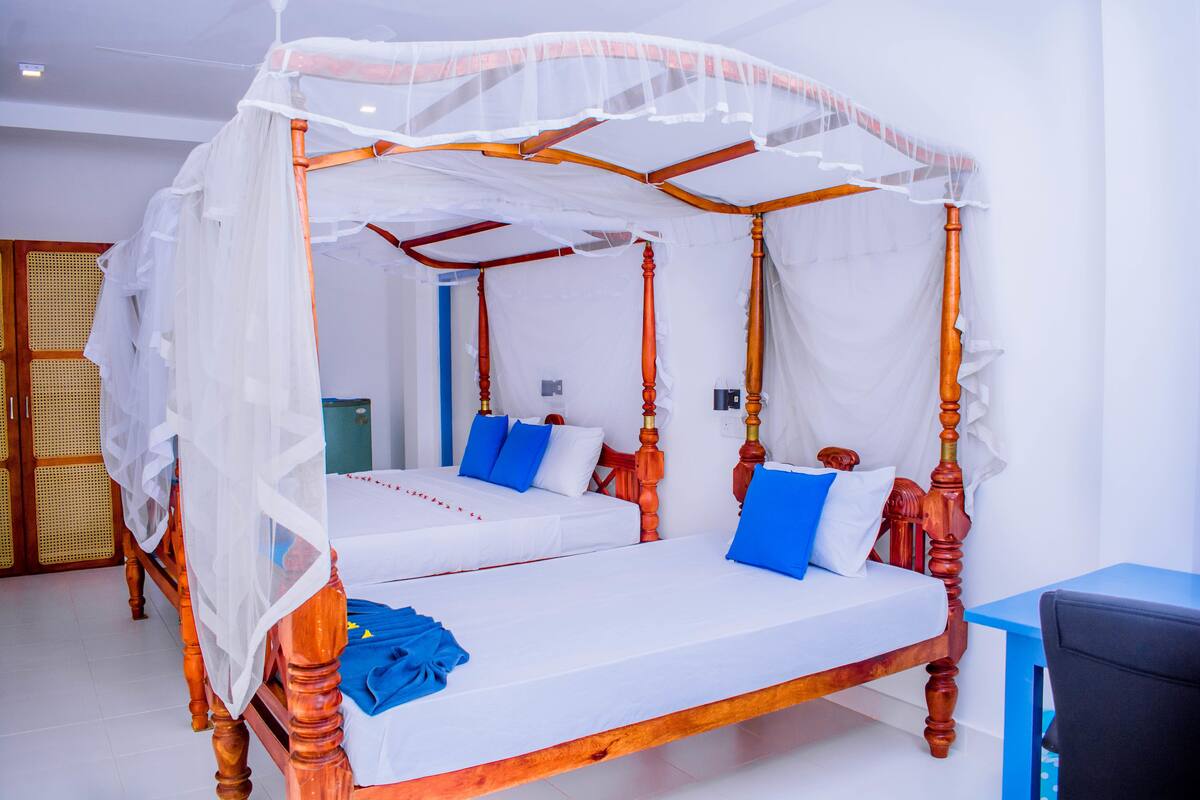 Chambre Triple Luxe, 1 chambre, vue partielle sur la mer | Équipements de la chambre