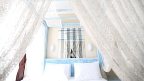 Suite – honeymoon, 1 dobbeltseng | Minibar, safe på rommet, skrivebord og wi-fi (inkludert)