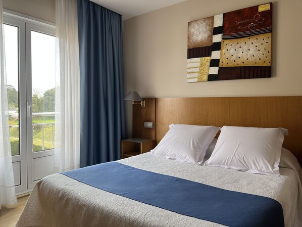 Double or Twin Room | Meja, kalis bunyi, Wi-fi percuma, cadar katil