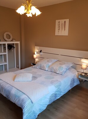 Minibar, desk, free WiFi, bed sheets - B&B Windsor (Hastiere)