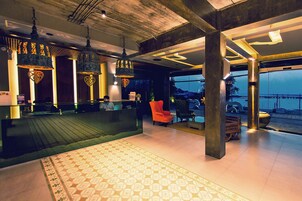 ロビーラウンジ