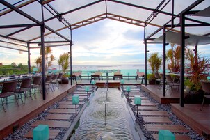 Breakfast, lunch, dinner served; Thai cuisine 