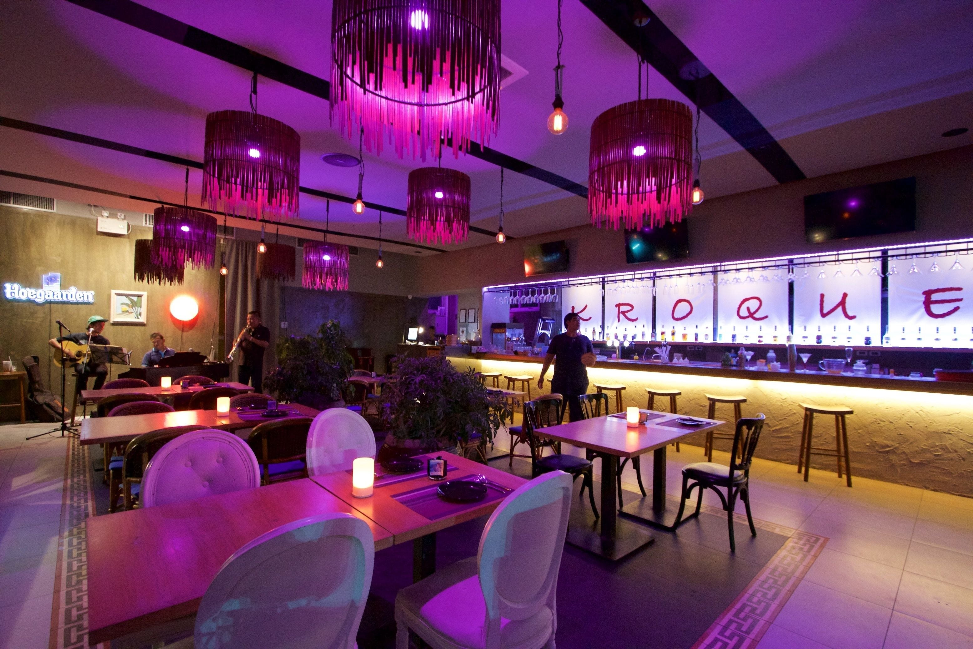 บริการอาหารเช้า อาหารกลางวัน อาหารเย็น, อาหารไทย