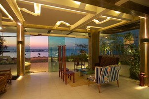 ロビー応接スペース