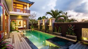 Kolam renang outdoor