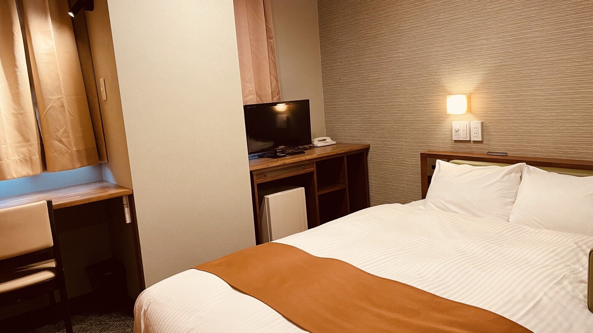 Desk, iron/ironing board (on request), WiFi (free), bed sheets