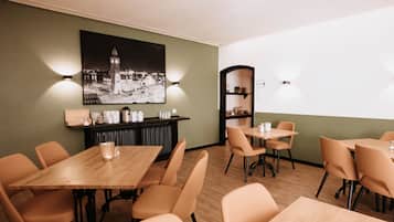 Päivittäinen buffetaamiainen (8.50 EUR per henkilö)