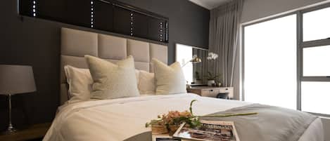 2 bedrooms, in-room safe, desk, blackout drapes