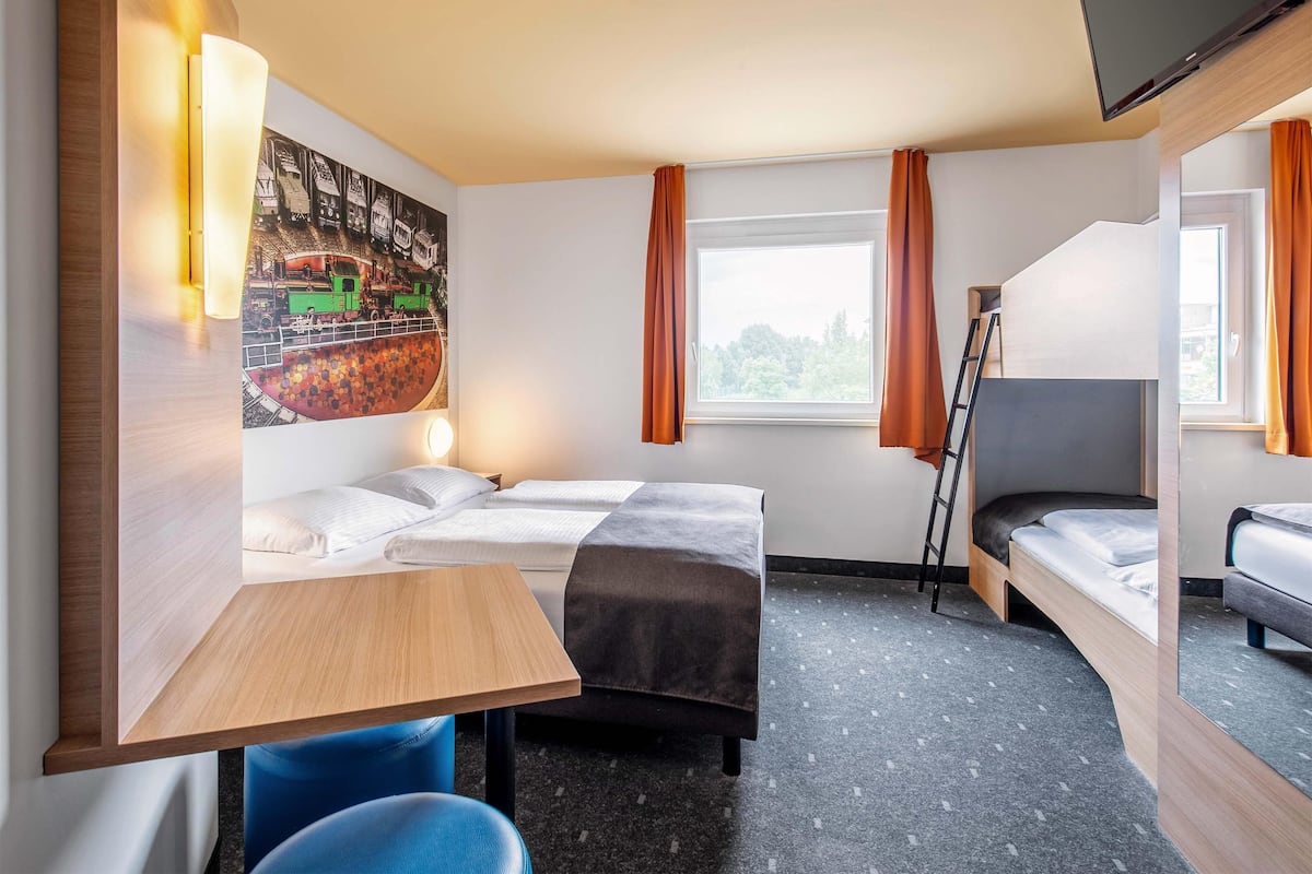 Chambre Quadruple | Bureau, chambres insonorisées, Wi-Fi gratuit, draps fournis