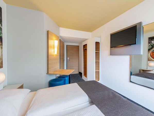 Een bureau, geluiddichte muren, gratis wifi, beddengoed