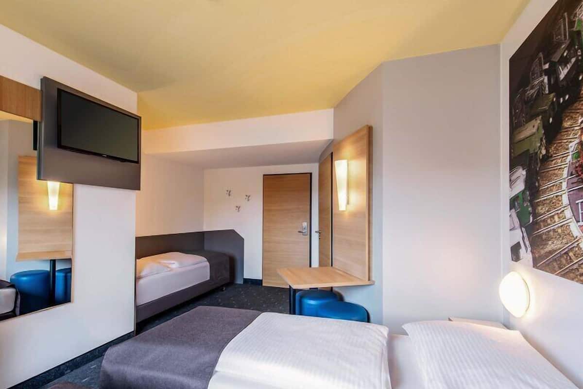 Dreibettzimmer | Schreibtisch, schallisolierte Zimmer, kostenloses WLAN, Bettwäsche