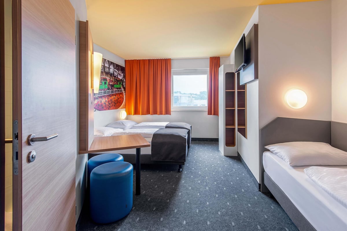 Chambre Triple | Bureau, chambres insonorisées, Wi-Fi gratuit, draps fournis