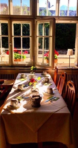 Ilmainen päivittäinen buffetaamiainen