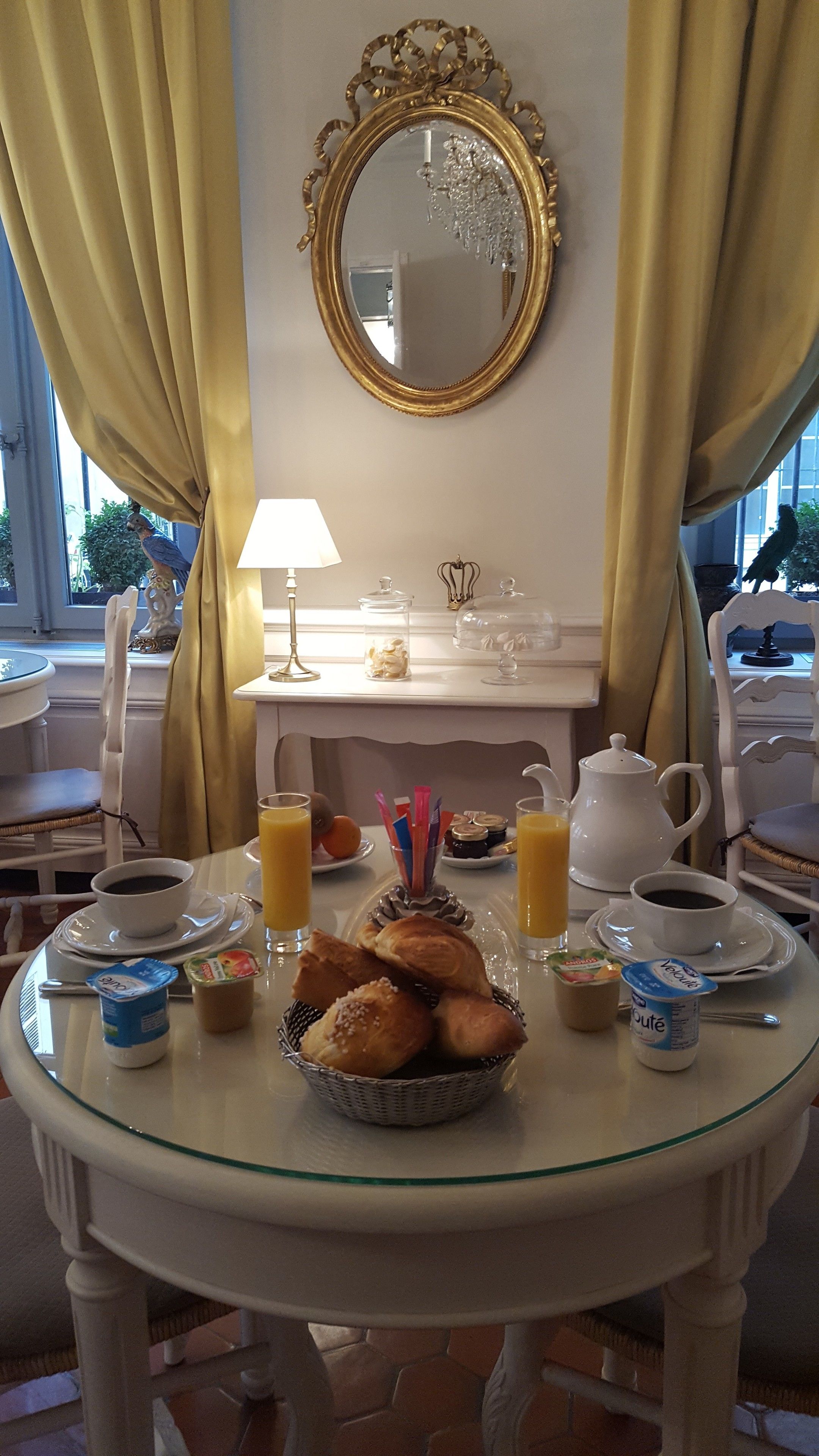 daily continental breakfast (eur 15 per person)