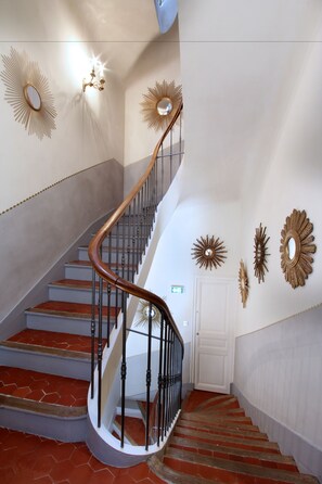 Staircase - Les Quatre Dauphins (Aix-en-Provence)