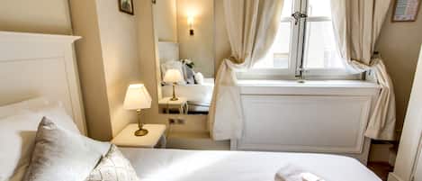 Basic Single Room, 1 Single Bed, Air conditioning, City View