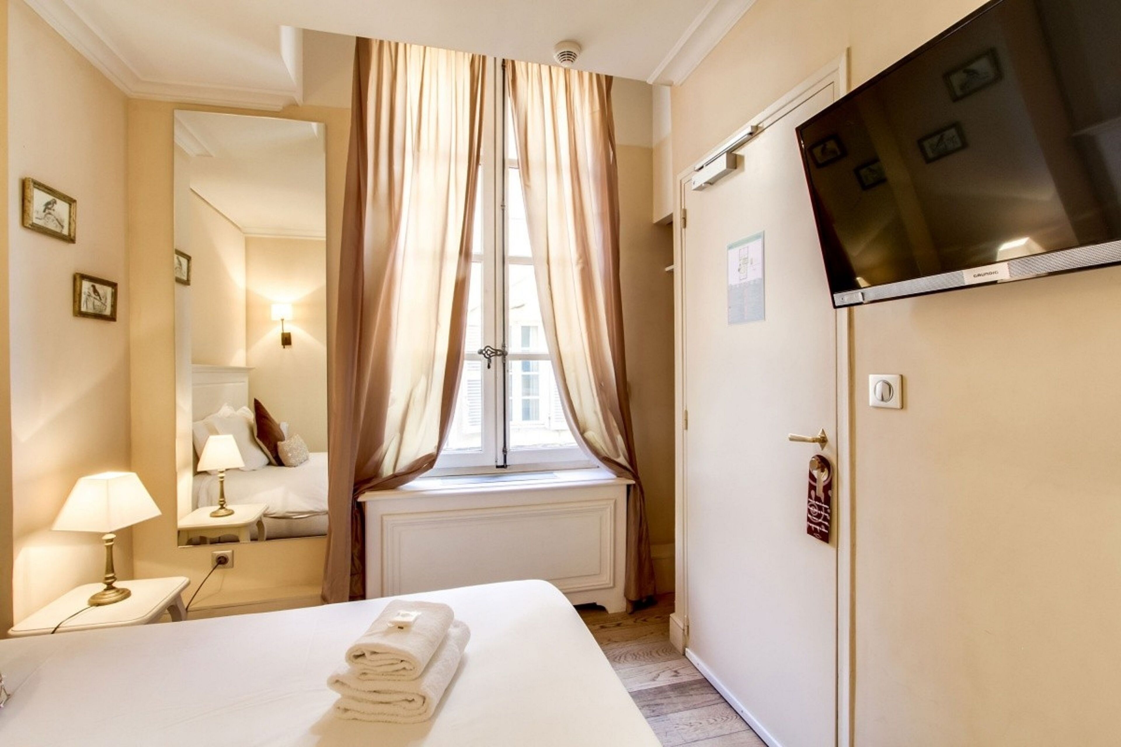 basic single room, 1 single bed, air conditioning, city view | 1 bedroom, premium bedding, desk, iron/ironing board