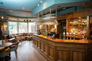 Bar (on property) - The Green Man by Greene King Inns (Harlow)
